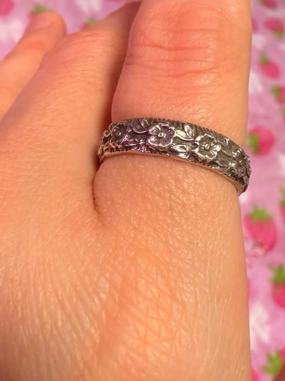 Sterling silver forget me not flower chain pattern band